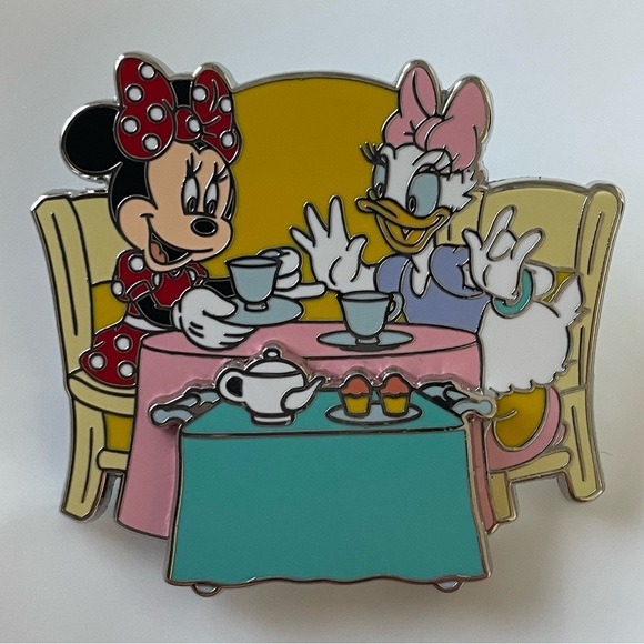 Disney Minnie and Daisy Having Tea Pin - New and cute 🥰 - Picture 3 of 4